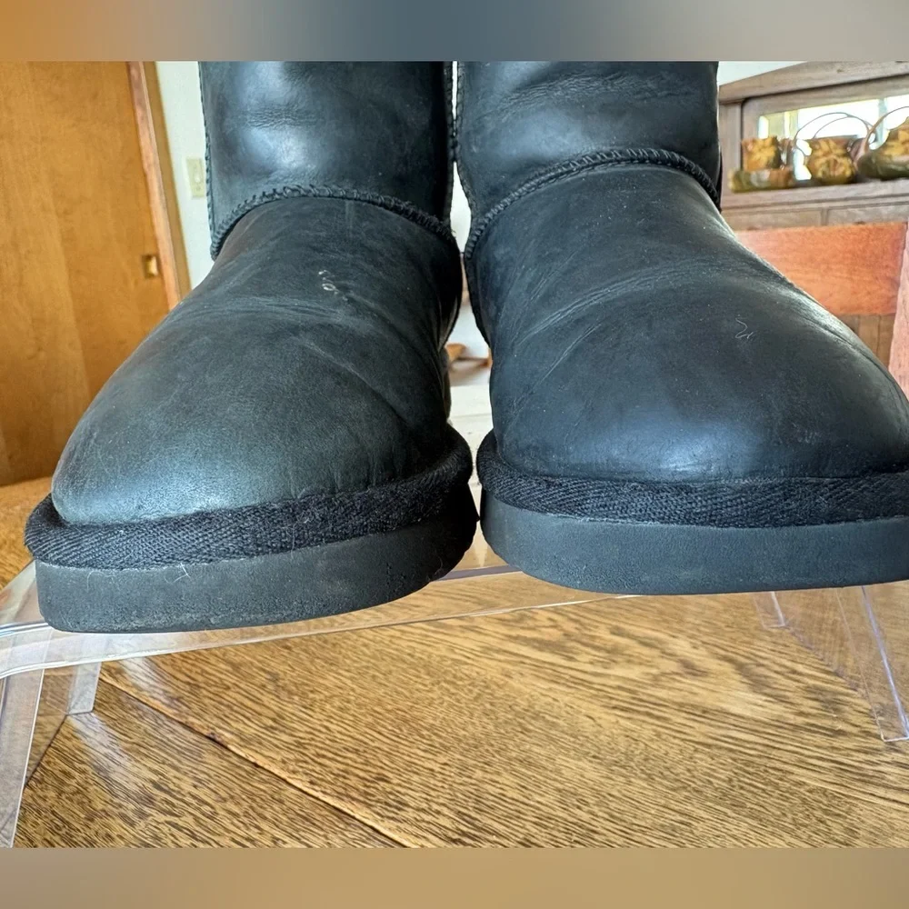 Women’s Black Leather Short UGG Boots Sz 8